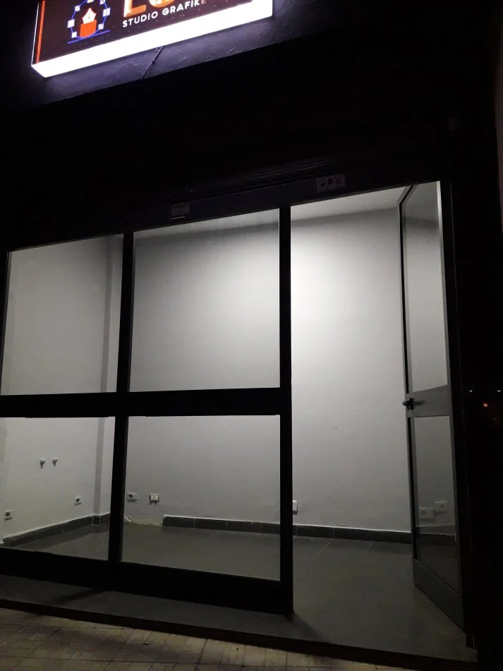 Tirane, jap me qera dyqan Kati 0, 170 € (Rr. e Durrësit)