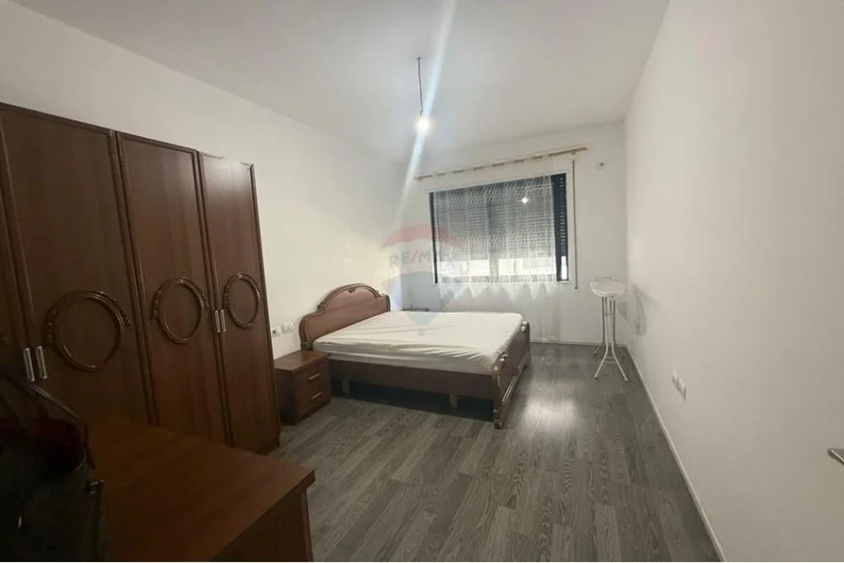 Tirane, jepet me qera apartament 2+1 , 80 m² 550 € (Astir)