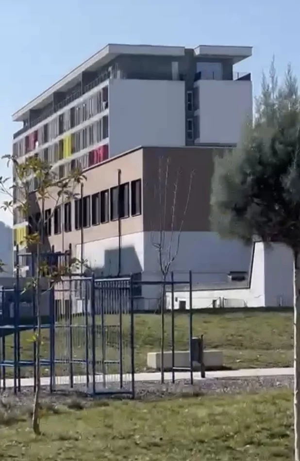 Tirane, shitet apartament 3+1+Ballkon , 117 m² 137.000 € (Prane QTU)