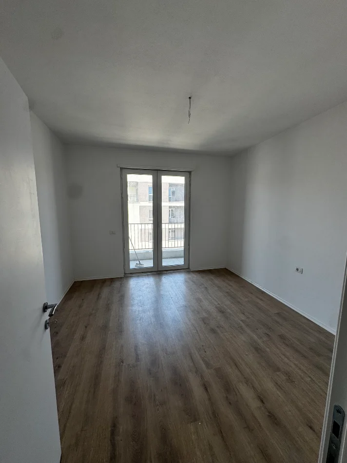 Tirane, jepet me qera apartament 2+1+Ballkon Kati 7, 102 m² 420 € 