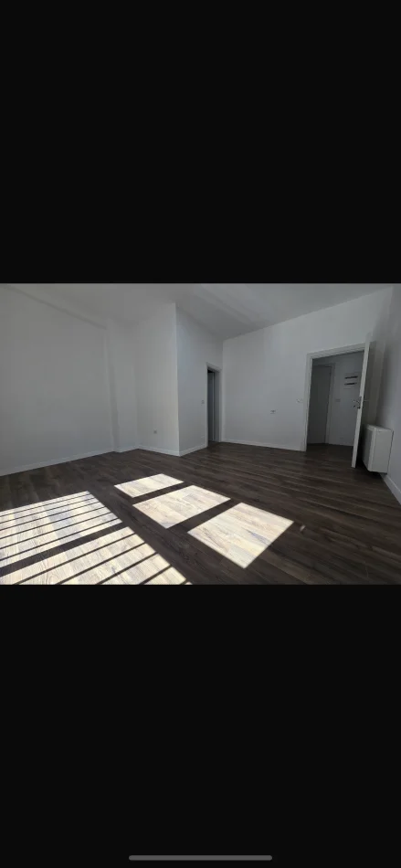 Tirane, jepet me qera ambjent biznesi Kati 2, 93 m² 900 € (Tish Daija)