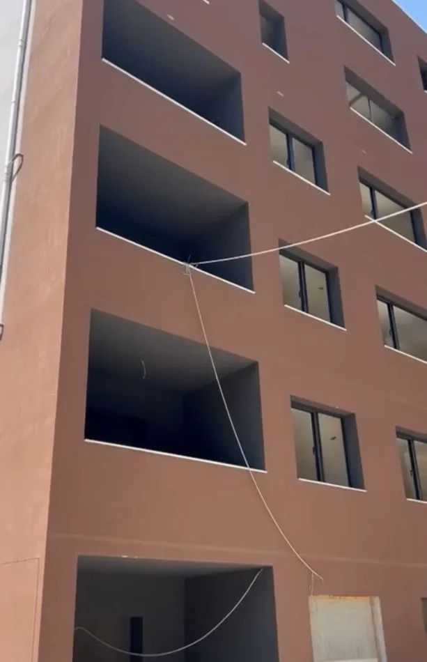 Tirane, shitet apartament 2+1 Kati 1, 148 m² 207.600 € (Rruga Elbasanit)