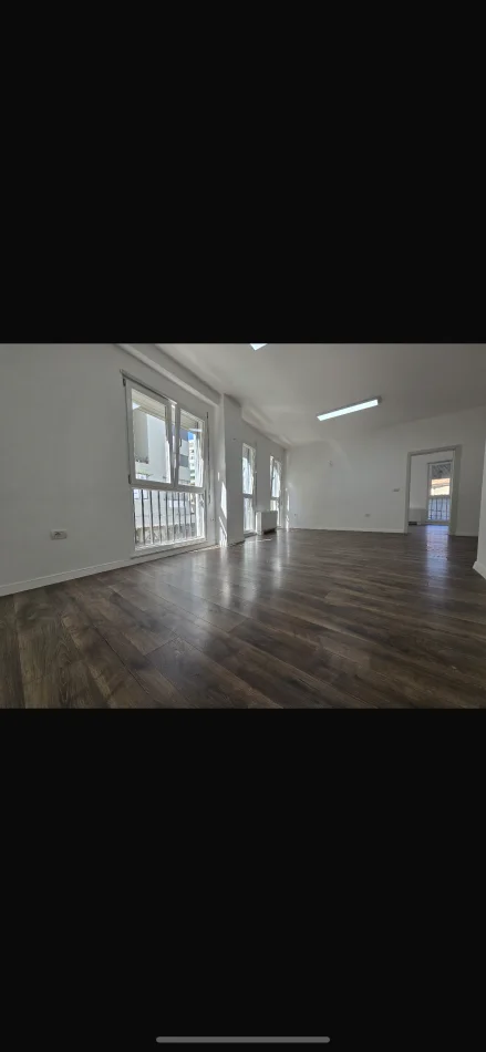 Tirane, jepet me qera ambjent biznesi Kati 2, 93 m² 900 € (Tish Daija)