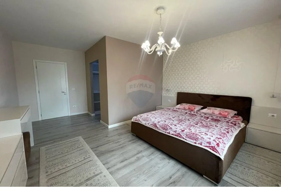 Tirane, jepet me qera apartament 2+1+Ballkon Kati 5, 100 m² 1.500 € (Qender)