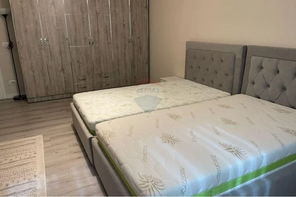 Tirane, jepet me qera apartament 2+1+Ballkon Kati 5, 100 m² 1.500 € (Qender)