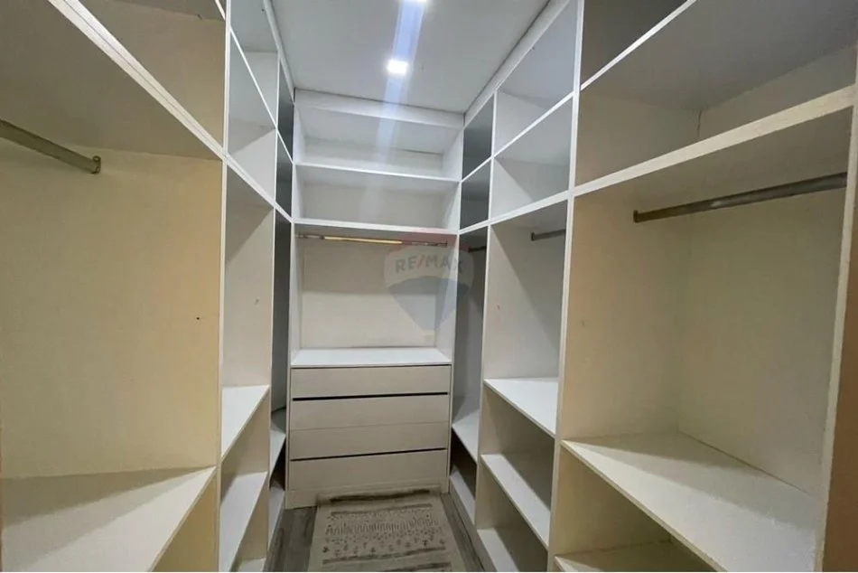 Tirane, jepet me qera apartament 2+1+Ballkon Kati 5, 100 m² 1.500 € (Qender)