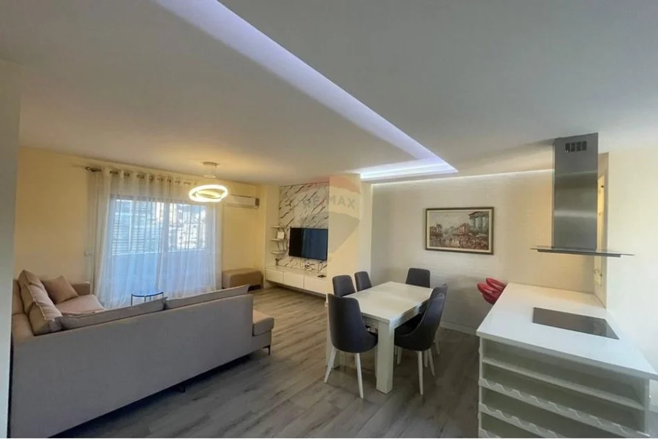 Tirane, jepet me qera apartament 2+1+Ballkon Kati 5, 100 m² 1.500 € (Qender)