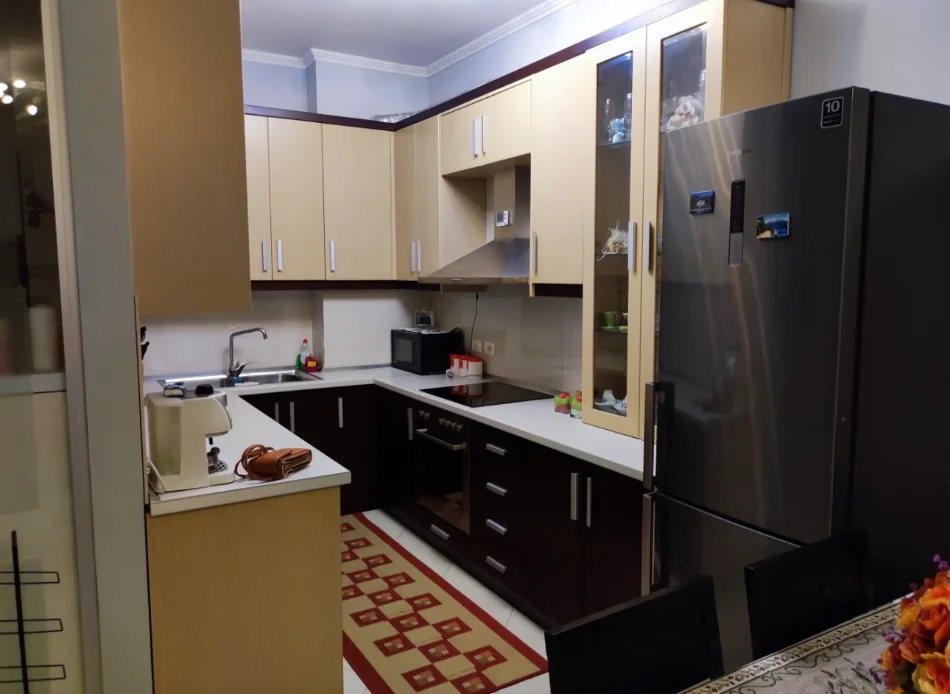 Tirane, jepet me qera nga Pronari, pa-komision apartament 2+1+Aneks+Ballkon Kati 2, 105 m² 1.100 € (Shyqyri Brari)