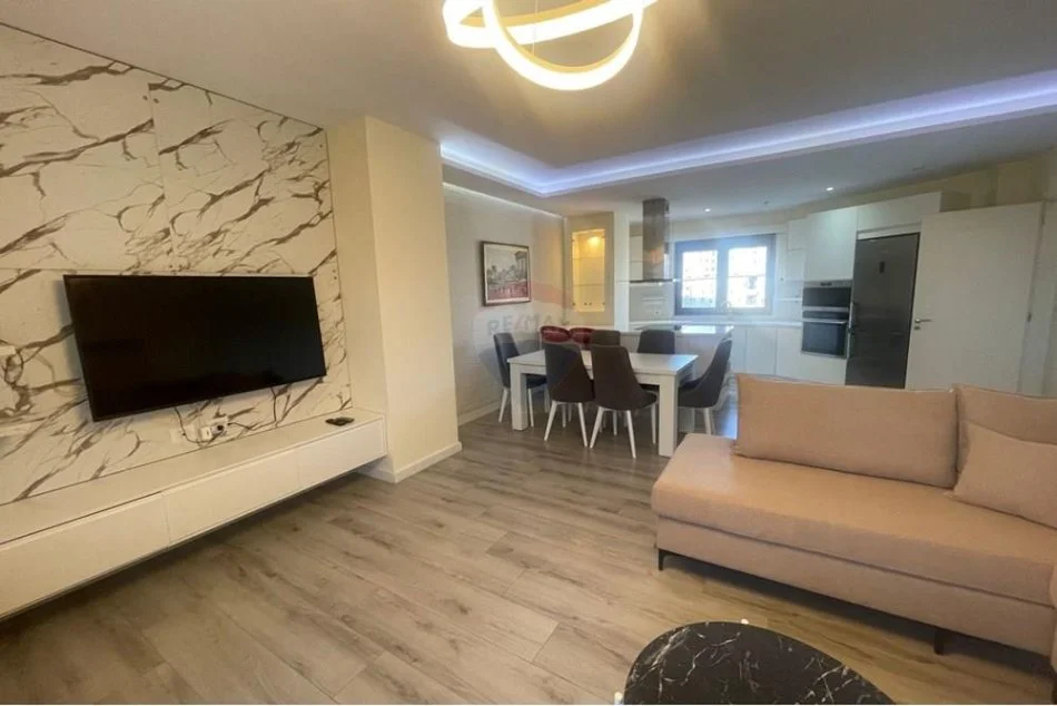 Tirane, jepet me qera apartament 2+1+Ballkon Kati 5, 100 m² 1.500 € (Qender)