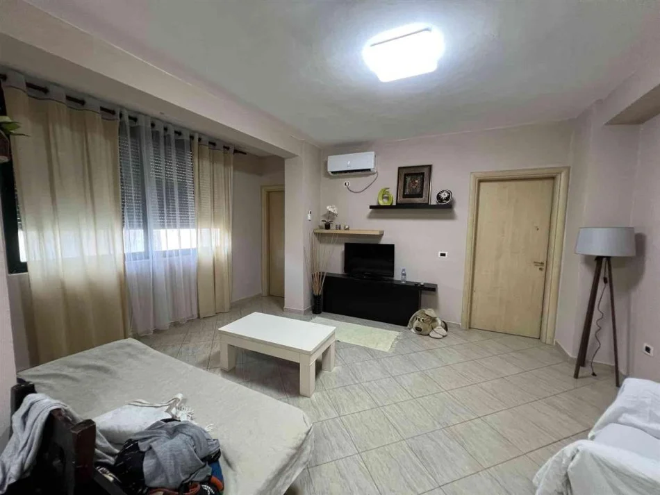Tirane, jepet me qera apartament 2+1 Kati 3, 75 m² 650 € (Sheshi Wilson , Max Optica)