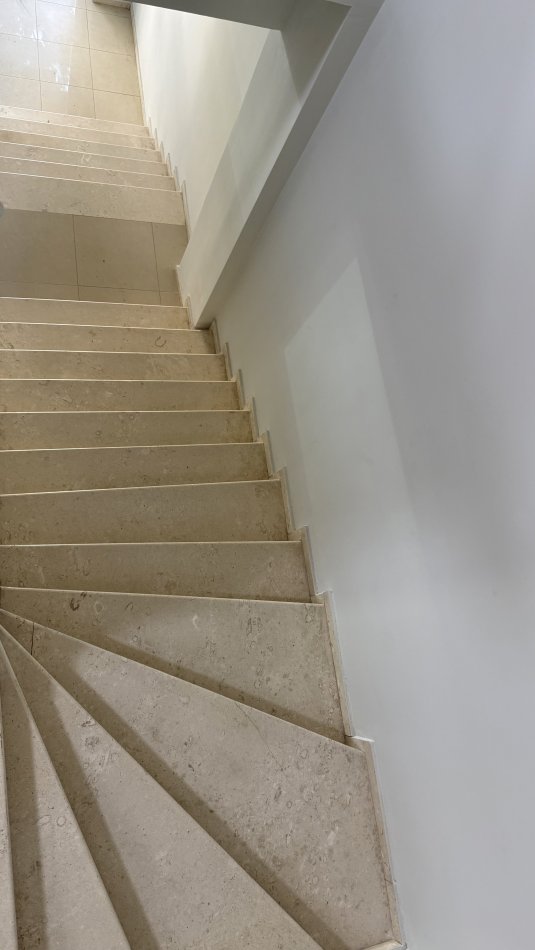 Vlore, jepet me qera nga Pronari, pa-komision dyqan Kati 1, 160 m² 950 € (Gjergj Arianiti)