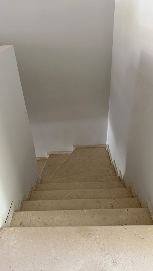 Vlore, jepet me qera nga Pronari, pa-komision dyqan Kati 1, 160 m² 950 € (Gjergj Arianiti)