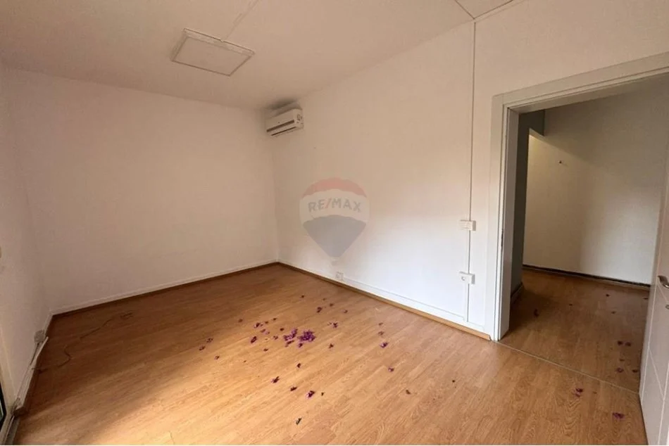Tirane, jepet me qera zyre Kati 2, 150 m² 1.500 € (QIRA AMBIENT PER ZYRA STADIUMI DINAMO!)
