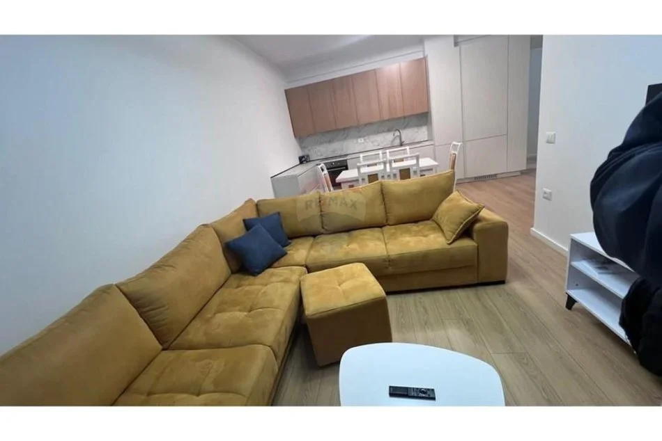 Tirane, jepet me qera apartament 3+1+Ballkon Kati 4, 138 m² 900 € (Rezidenca euro 3d)