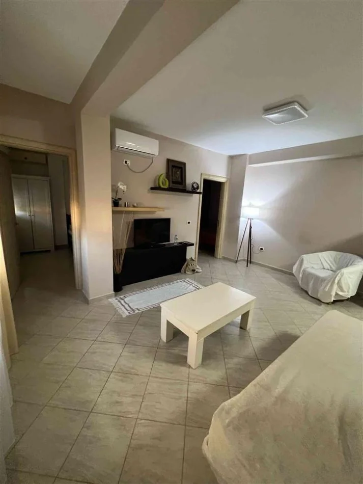 Tirane, jepet me qera apartament 2+1 Kati 3, 75 m² 650 € (Sheshi Wilson , Max Optica)