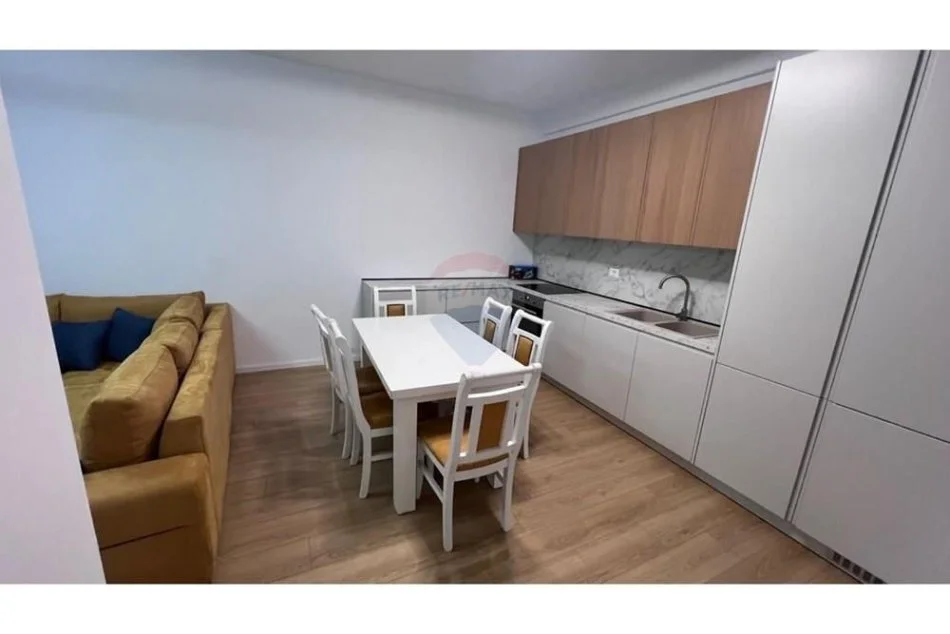 Tirane, jepet me qera apartament 3+1+Ballkon Kati 4, 138 m² 900 € (Rezidenca euro 3d)