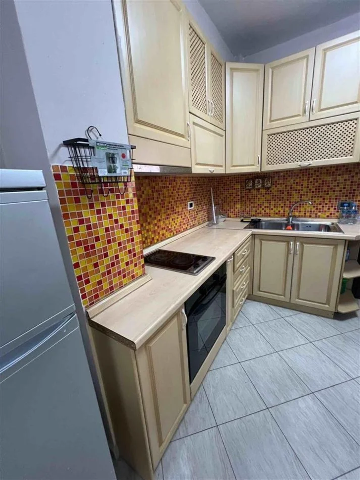 Tirane, jepet me qera apartament 2+1 Kati 3, 75 m² 650 € (Sheshi Wilson , Max Optica)