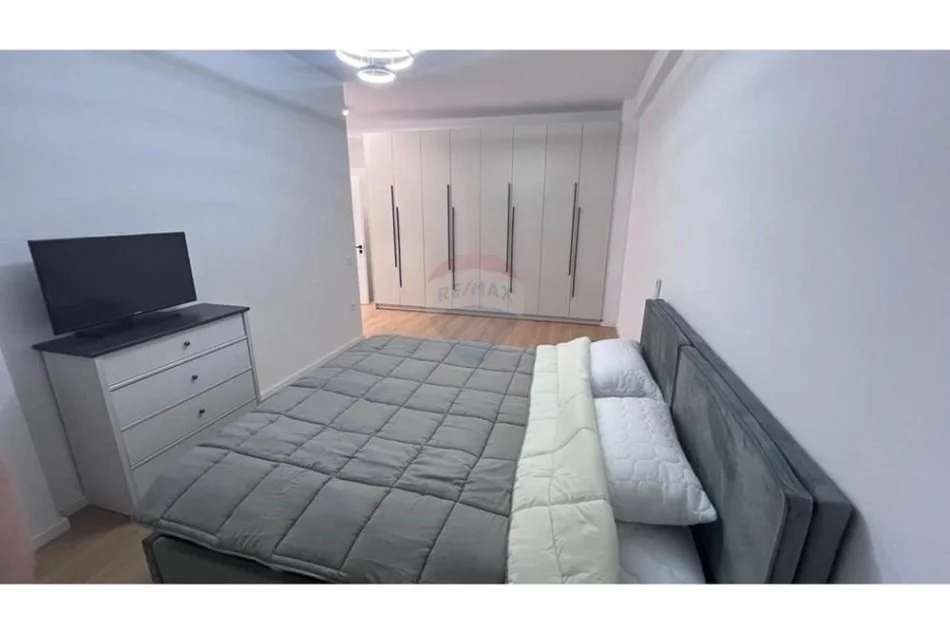 Tirane, jepet me qera apartament 3+1+Ballkon Kati 4, 138 m² 900 € (Rezidenca euro 3d)