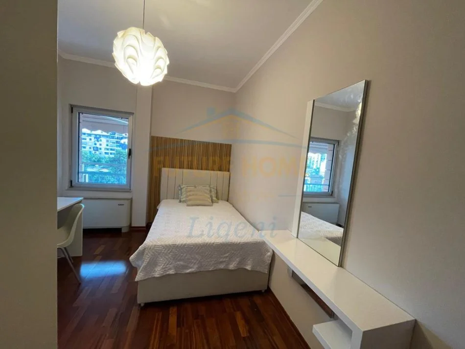 Tirane, jepet me qera apartament 2+1+Aneks , 118 m² 1.300 € (Etc-ja)