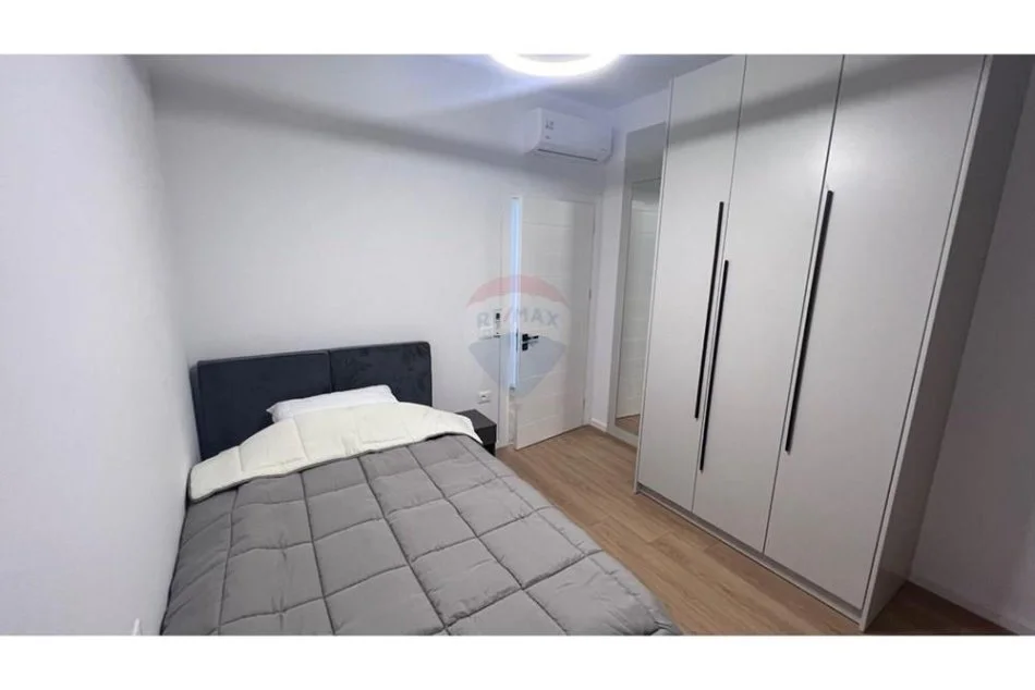 Tirane, jepet me qera apartament 3+1+Ballkon Kati 4, 138 m² 900 € (Rezidenca euro 3d)
