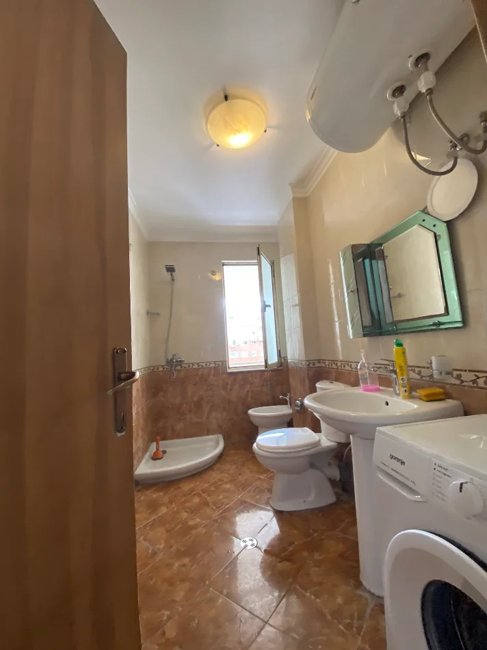 Shqiperi, jepet me qera apartament 2+1+Ballkon Kati 3, 91 m² 