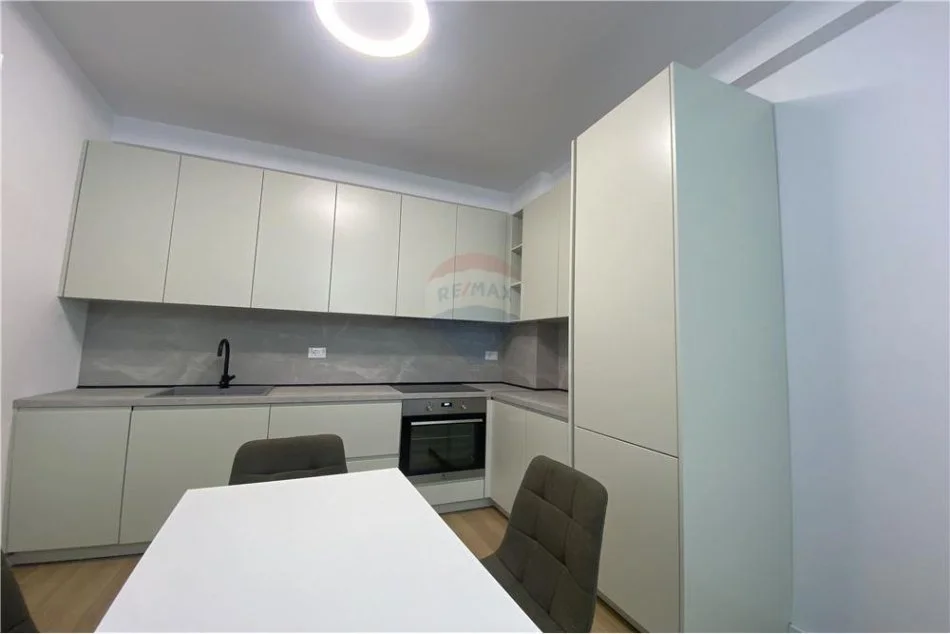 Tirane, jepet me qera apartament 1+1+Ballkon Kati 3, 60 m² 550 € (Rezidenca euro 3 d)