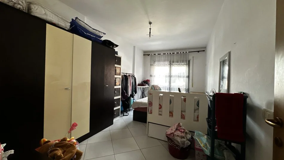 Tirane, jepet me qera apartament 1+1+Ballkon Kati 4, 65 m² 400 € (Astir)