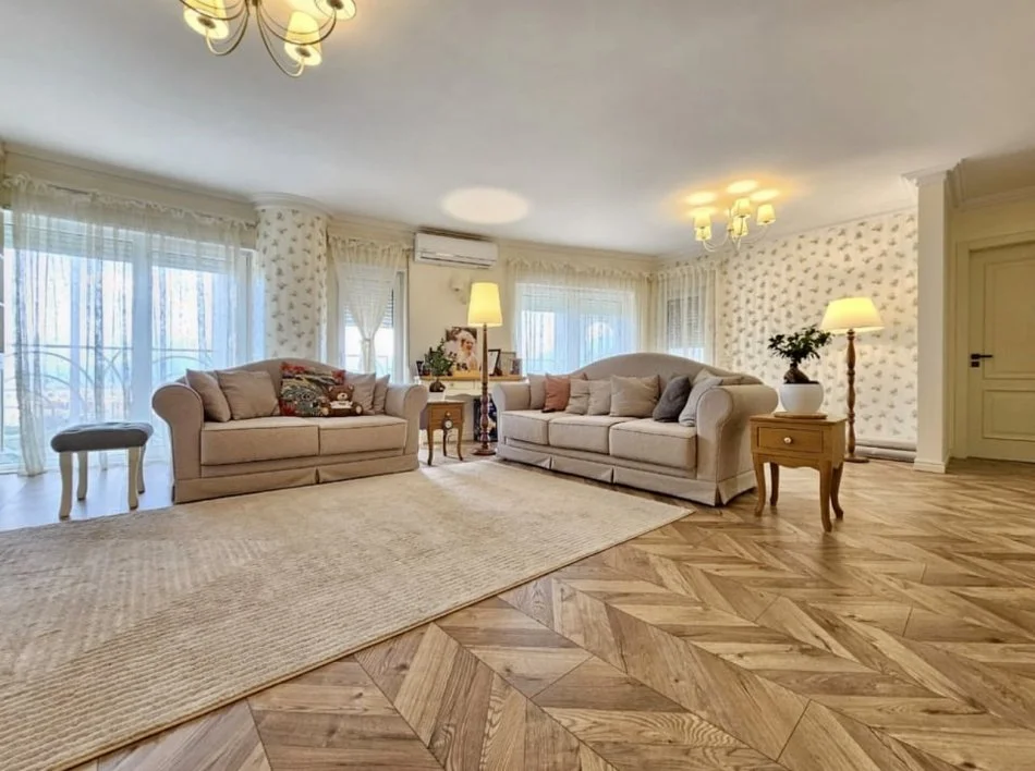 Tirane, jepet me qera apartament 2+1+Aneks+Ballkon Kati 3, 126 m² 1.000 € (Rruga e Zallit)