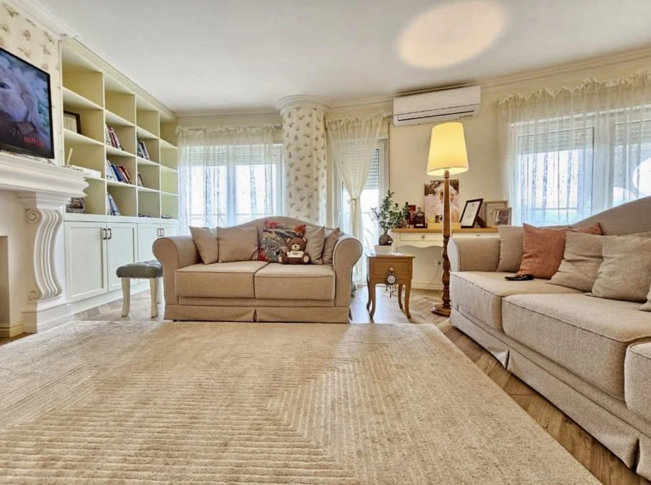 Tirane, jepet me qera apartament 2+1+Aneks+Ballkon Kati 3, 126 m² 1.000 € (Rruga e Zallit)