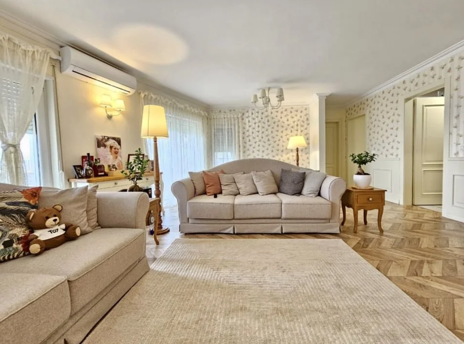 Tirane, jepet me qera apartament 2+1+Aneks+Ballkon Kati 3, 126 m² 1.000 € (Rruga e Zallit)