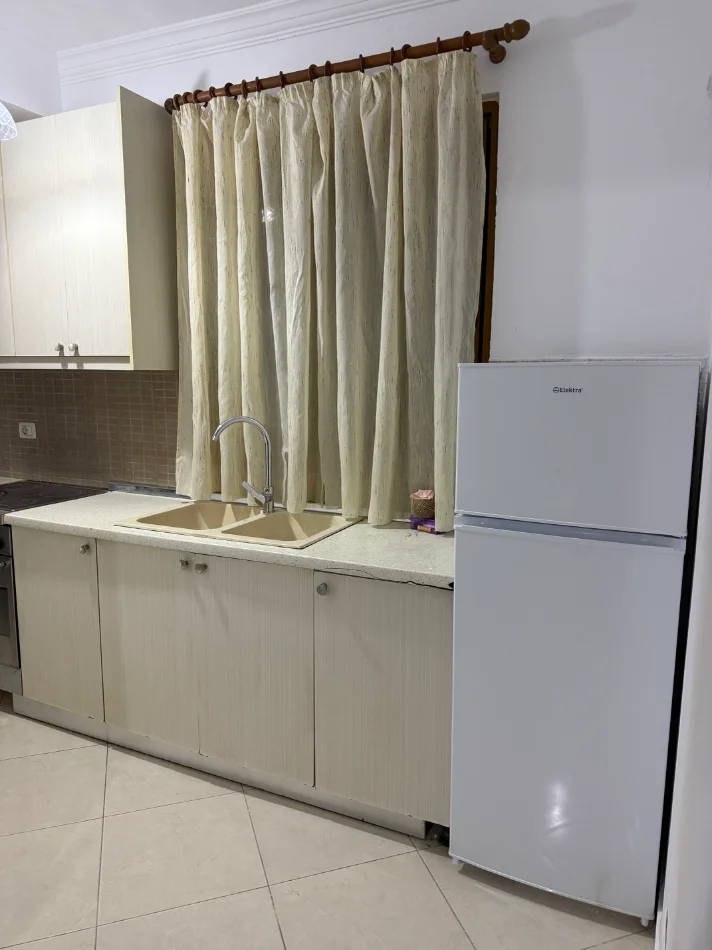 Tirane, jap me qera apartament 1+1+Aneks Kati 1, 65 m² 450 € (Rruga Leandro Zoto)