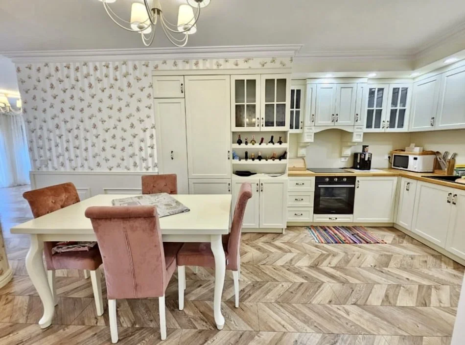 Tirane, jepet me qera apartament 2+1+Aneks+Ballkon Kati 3, 126 m² 1.000 € (Rruga e Zallit)