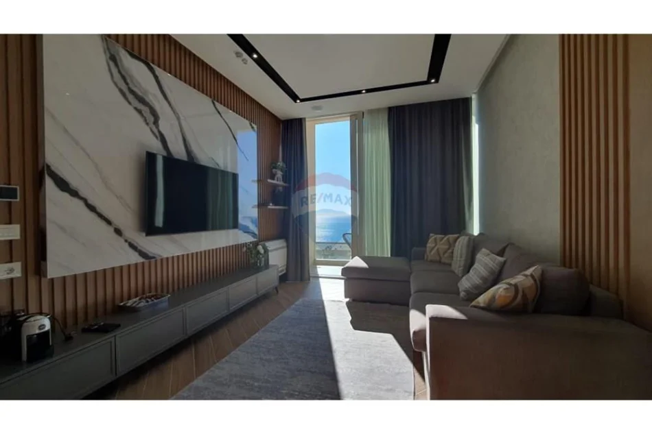 Vlore, shitet apartament 2+1 , 90 m² (Palase)