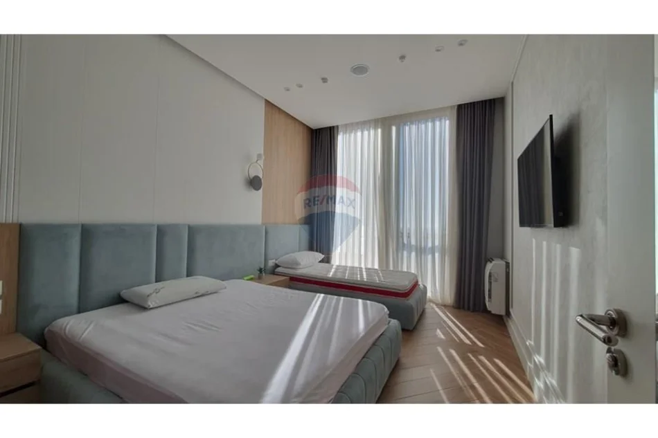 Vlore, shitet apartament 2+1 , 90 m² (Palase)