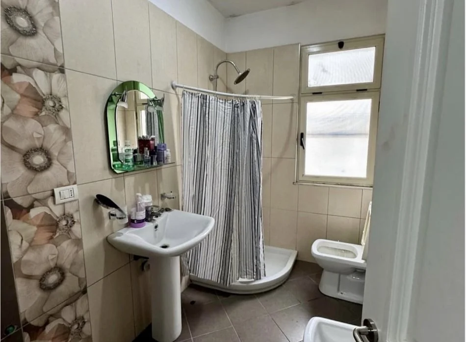 Tirane, shitet apartament 2+1+Ballkon Kati 5, 99 m² 148.000 € (Rruga Teodor Keko)