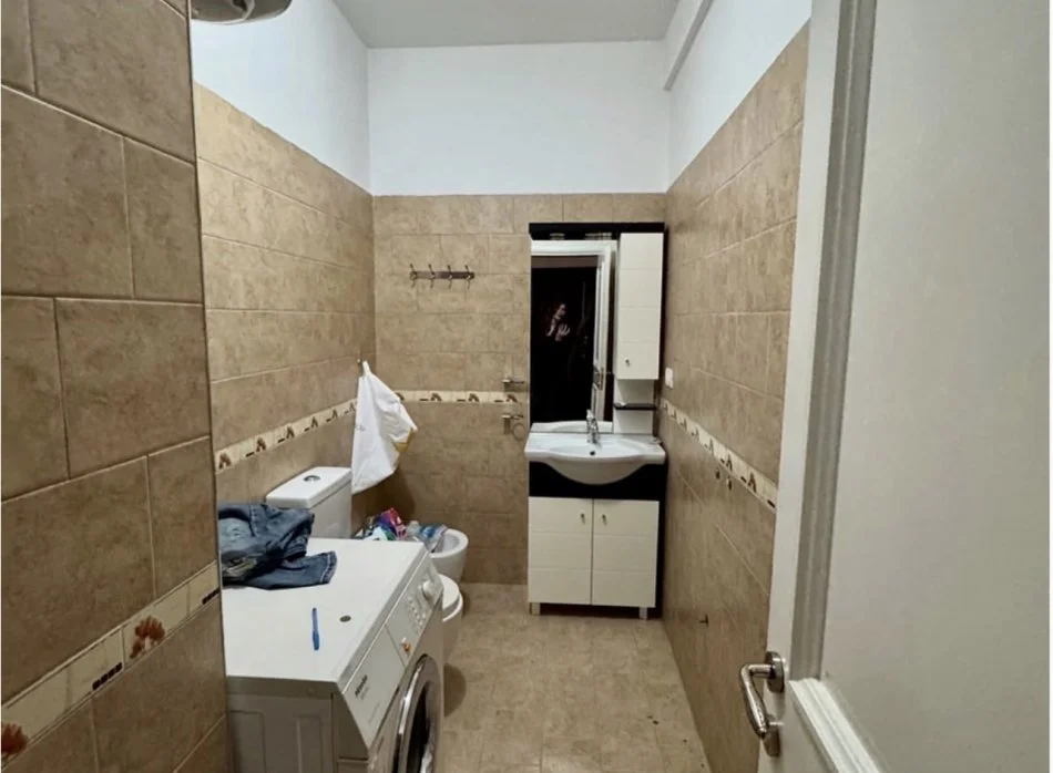 Tirane, shitet apartament 2+1+Ballkon Kati 5, 99 m² 148.000 € (Rruga Teodor Keko)