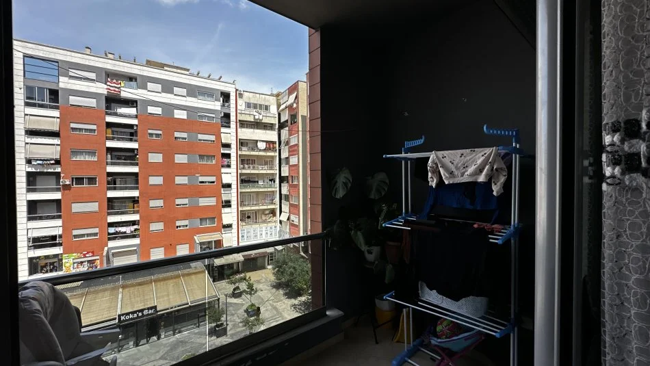 Tirane, jepet me qera apartament 1+1+Ballkon Kati 4, 65 m² 400 € (Astir)