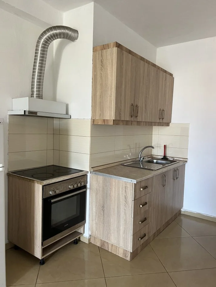Tirane, jepet me qera apartament 1+1+Ballkon Kati 7, 70 m² 430 € (Bar Oslo Astir)