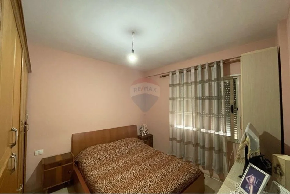 Tirane, jepet me qera apartament 2+1 , 90 m² 450 € (Astir)