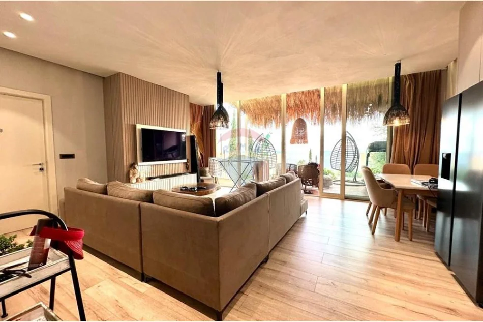 Vlore, shitet apartament 1+1 , 79 m² (Green Coast)