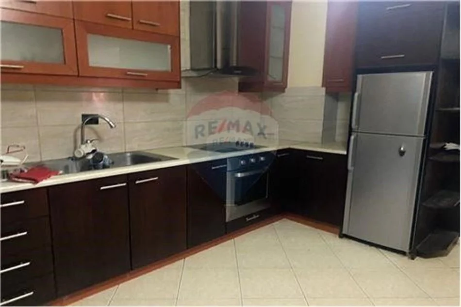 Tirane, jepet me qera apartament 2+1 , 90 m² 400 € (Astir)
