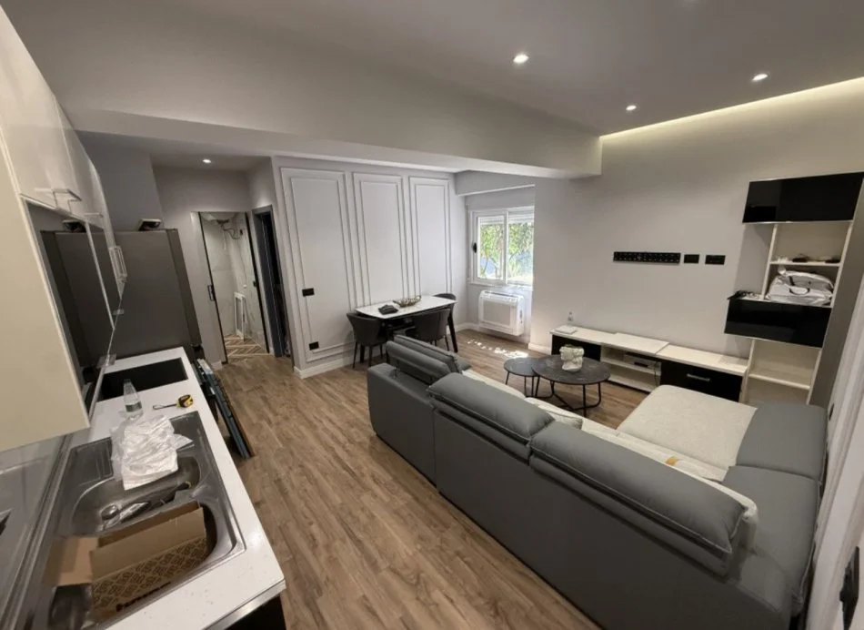 jepet me qera apartament 2+1+Ballkon Kati 1, 70 m² 650 € (Rruga Peti)