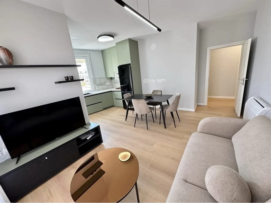 Tirane, jepet me qera apartament 1+1+Ballkon Kati 5, 61 m² 600 € (Ali Demi)