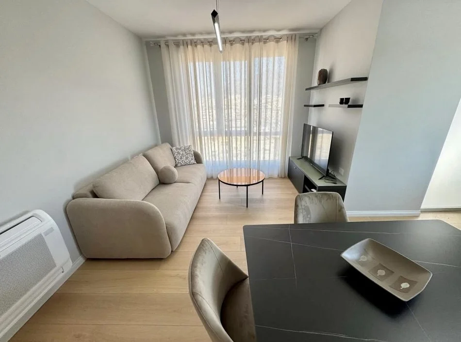 Tirane, jepet me qera apartament 1+1+Ballkon Kati 5, 61 m² 600 € (Ali Demi)