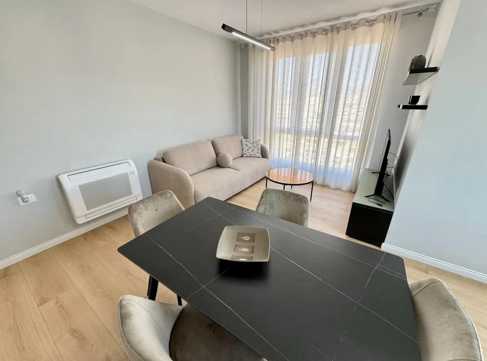Tirane, jepet me qera apartament 1+1+Ballkon Kati 5, 61 m² 600 € (Ali Demi)