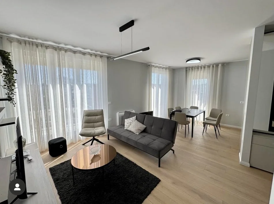 Tirane, jepet me qera apartament 2+1+Aneks+Ballkon Kati 5, 120 m² 900 € (Ali Demi)
