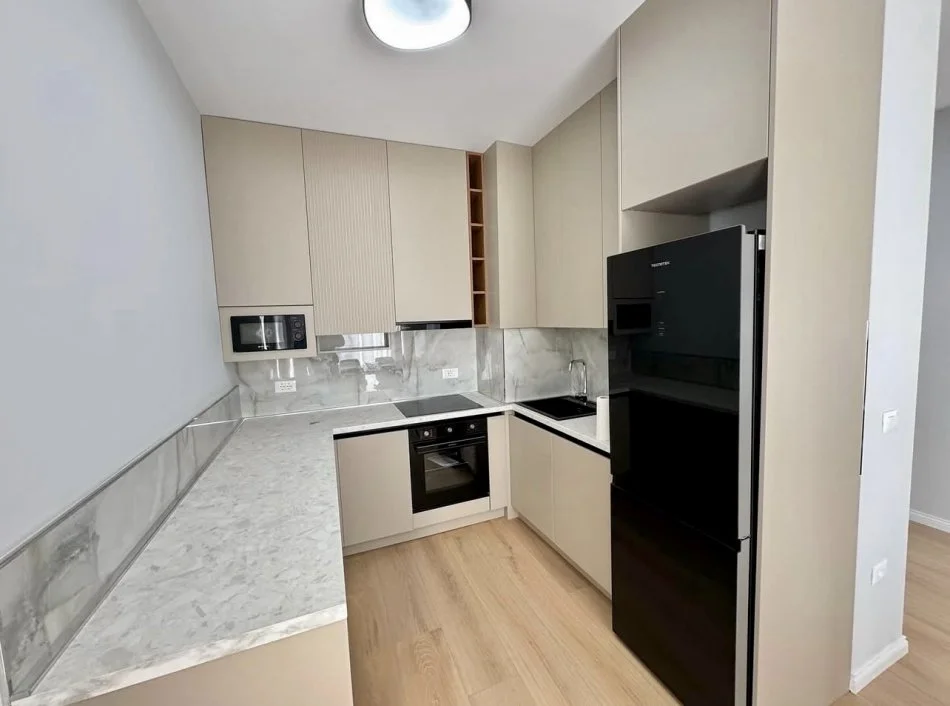 Tirane, jepet me qera apartament 2+1+Aneks+Ballkon Kati 5, 120 m² 900 € (Ali Demi)