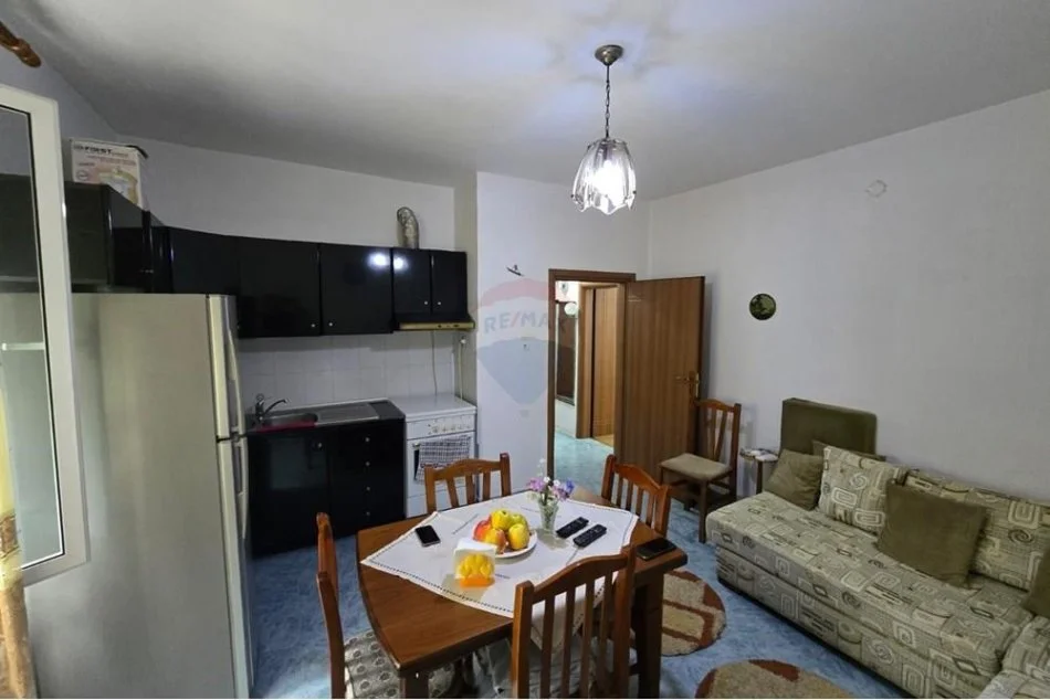 Tirane, jepet me qera apartament 2+1 , 90 m² 500 € (Rruga e kavajes)