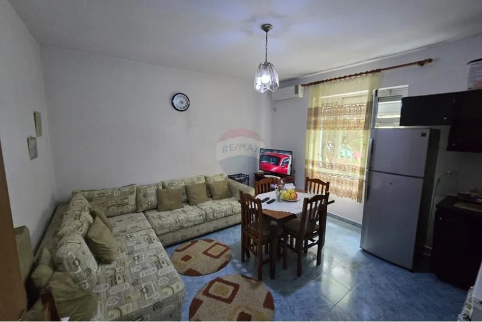 Tirane, jepet me qera apartament 2+1 , 90 m² 500 € (Rruga e kavajes)