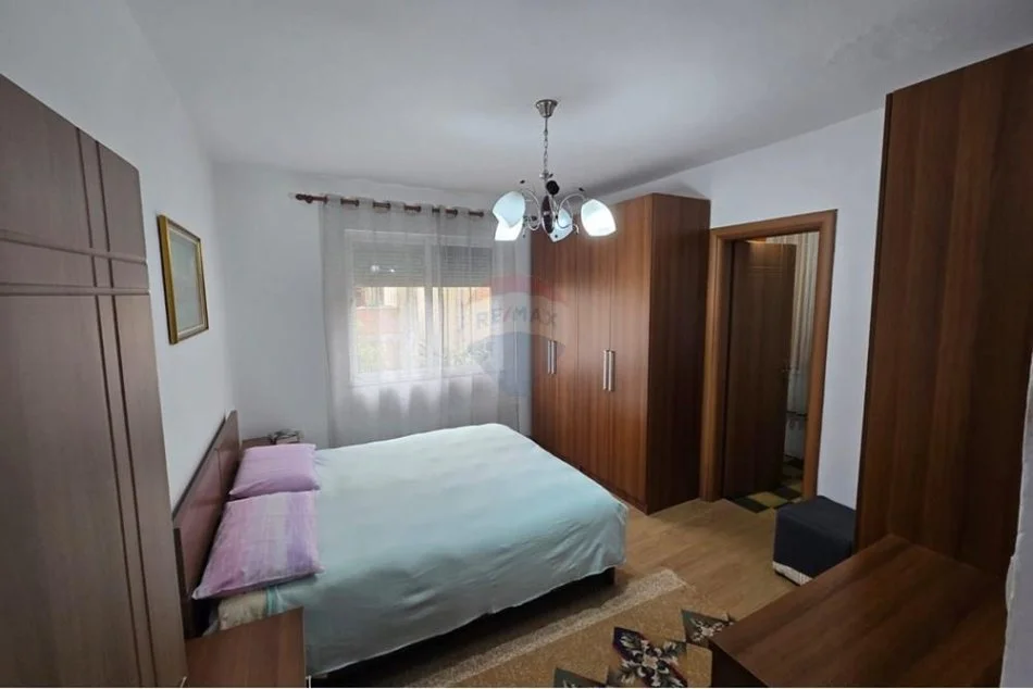 Tirane, jepet me qera apartament 2+1 , 90 m² 500 € (Rruga e kavajes)
